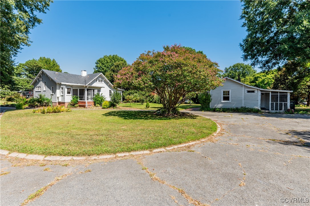 2821 Dumbarton Road Henrico, VA 23228 - Photo 33 of 37 View of front of home with a sunroom and a back ya