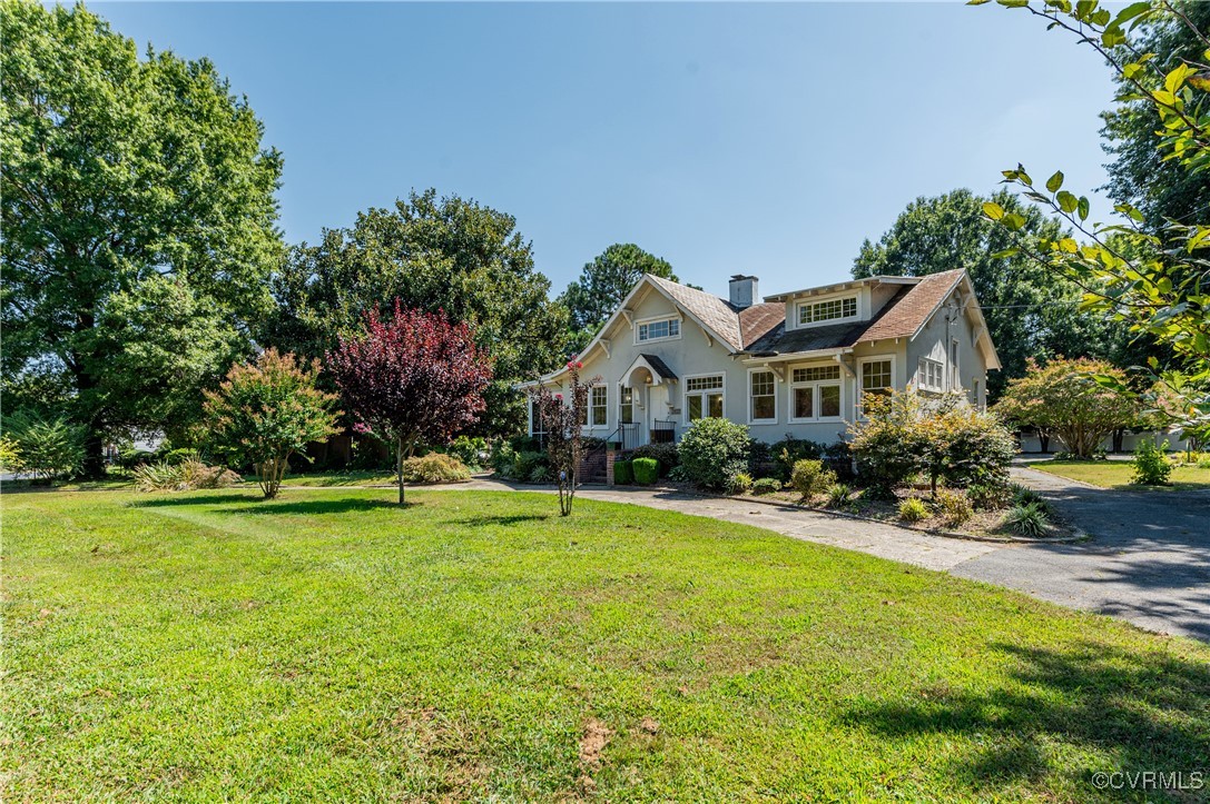 2821 Dumbarton Road Henrico, VA 23228 - Photo 37 of 37 View of front of property with a front yard