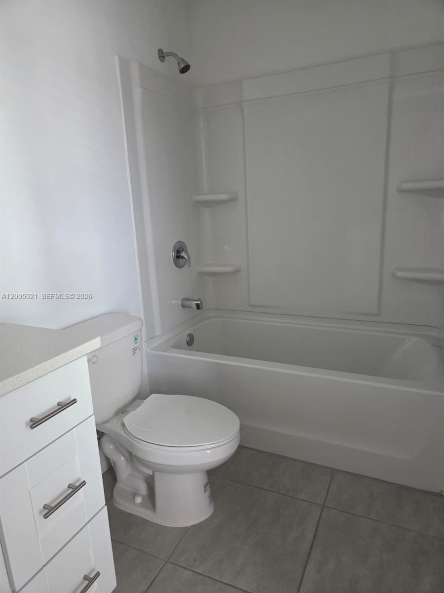 3230 Skyline Loop, Unit 3230 Kissimmee, FL 34758 - Photo 5 of 8 a bathroom with a toilet and a bathtub