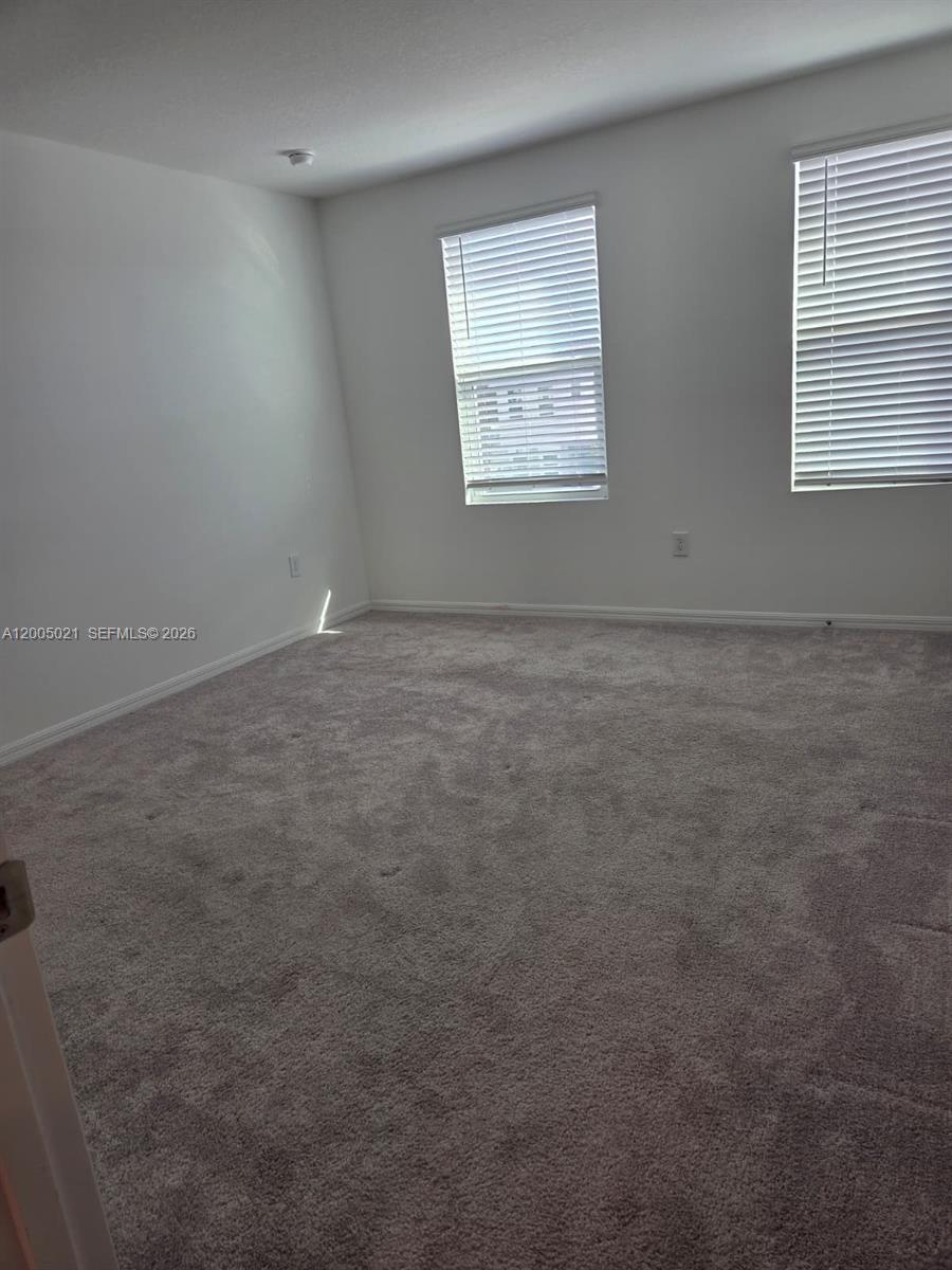 3230 Skyline Loop, Unit 3230 Kissimmee, FL 34758 - Photo 7 of 8 an empty room with a window