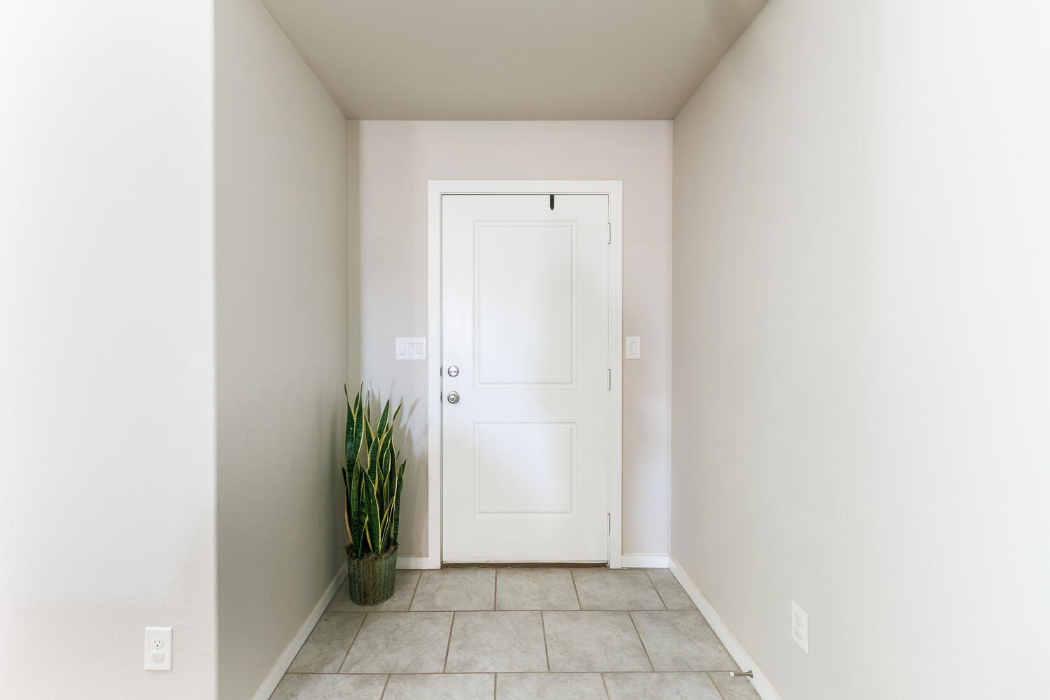7322 29th Street Lubbock, TX 79407 - Photo 4 of 40 a view of entryway with window
