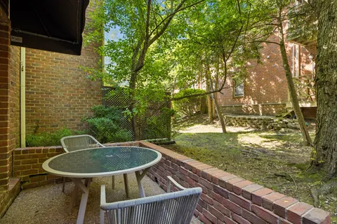 $400,000 | 220 Westchase Drive, Nashville, TN 37205