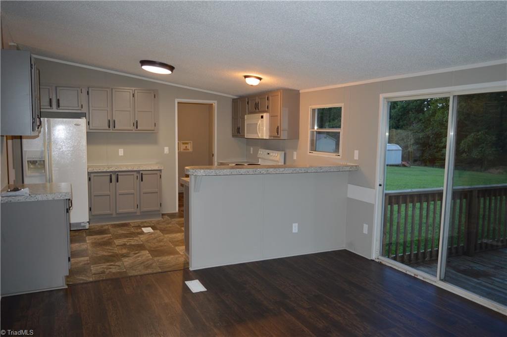 4015 Price Road Eden, NC 27288 - Photo 4 of 25 Gallery Image 4