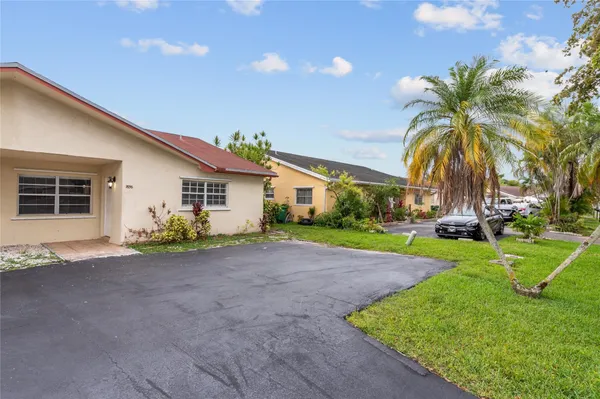 $2,350 | 7656 Northwest 73rd Terrace, Tamarac, FL 33321