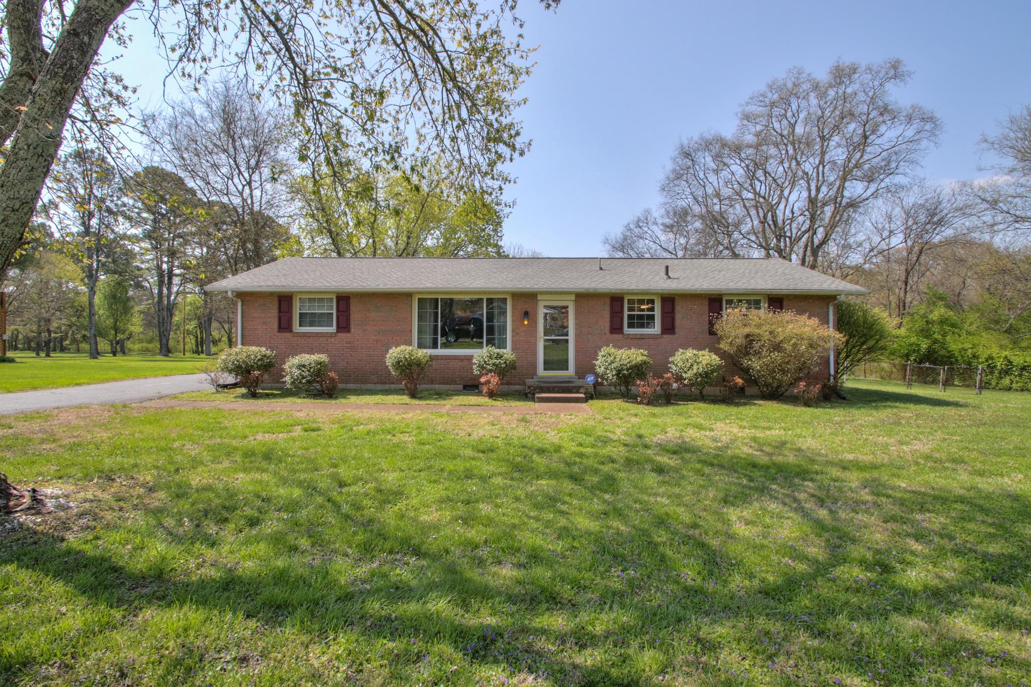 105 Edgebrook Road Goodlettsville, TN 37072 - Photo 1 of 23 Front View