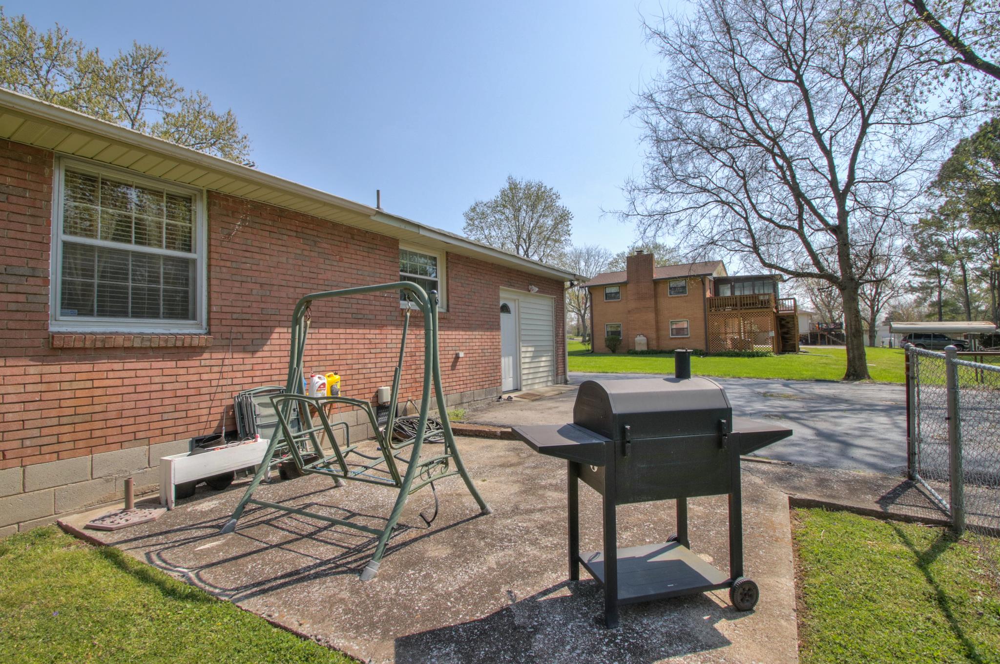 105 Edgebrook Road Goodlettsville, TN 37072 - Photo 4 of 23 Back patio ready for grilling!