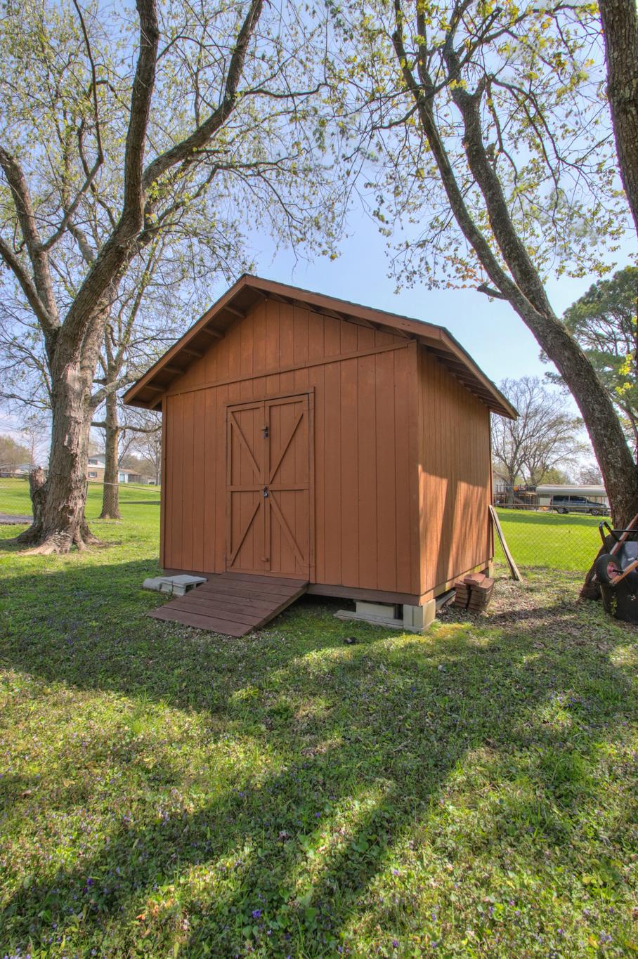 105 Edgebrook Road Goodlettsville, TN 37072 - Photo 10 of 23 Shed stays with property!