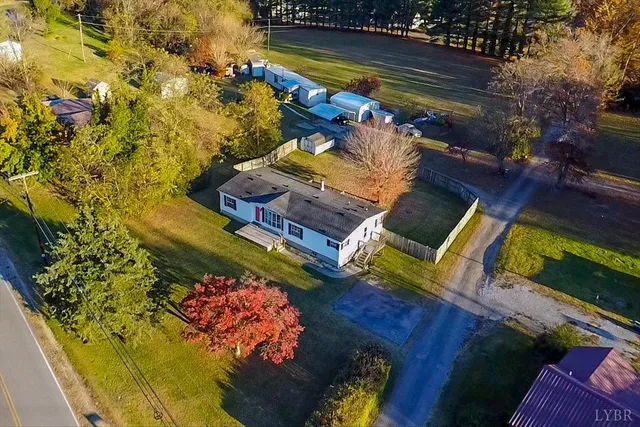 a view of a chairs and table in a backyard