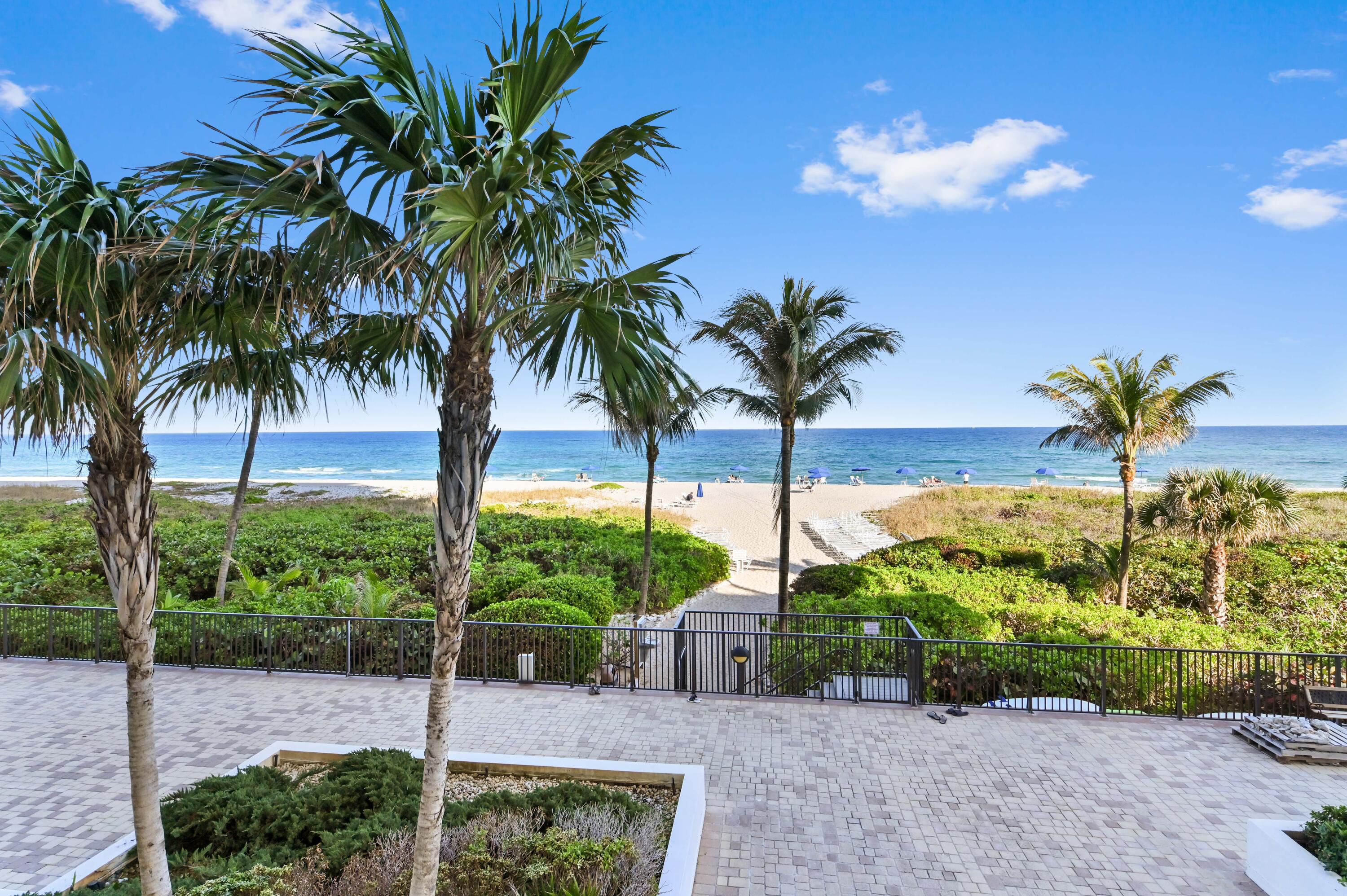 2800 South Ocean Boulevard, Unit 2K Boca Raton, FL 33432 - Photo 16 of 59 a view of a backyard of a house