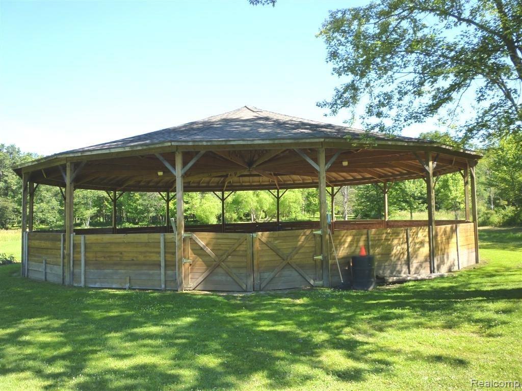5565 Curdy Road Howell, MI 48855 - Photo 9 of 9 Daigle-round pen1