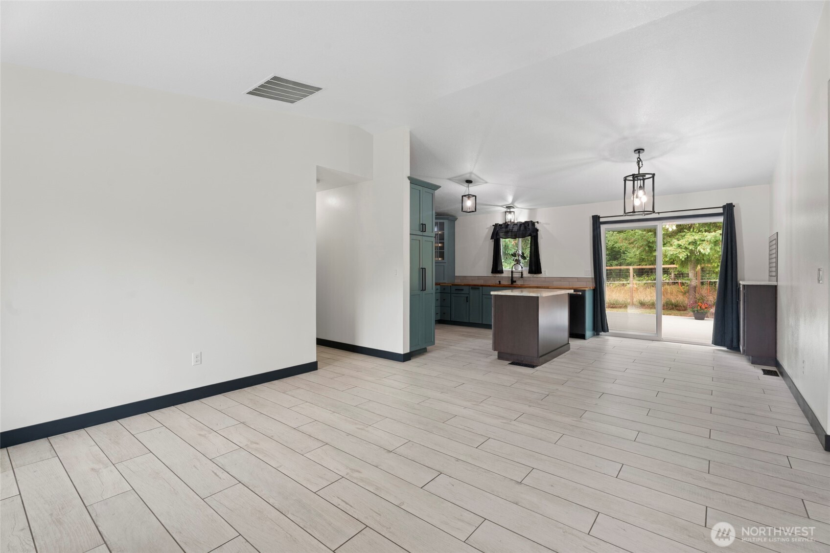 270 Hinch Road Castle Rock, WA 98611 - Photo 12 of 40 Gallery Image 12