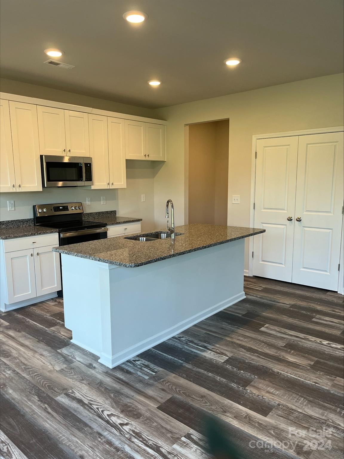 1526 Null Road Lincolnton, NC 28092 - Photo 3 of 9 Gallery Image 3