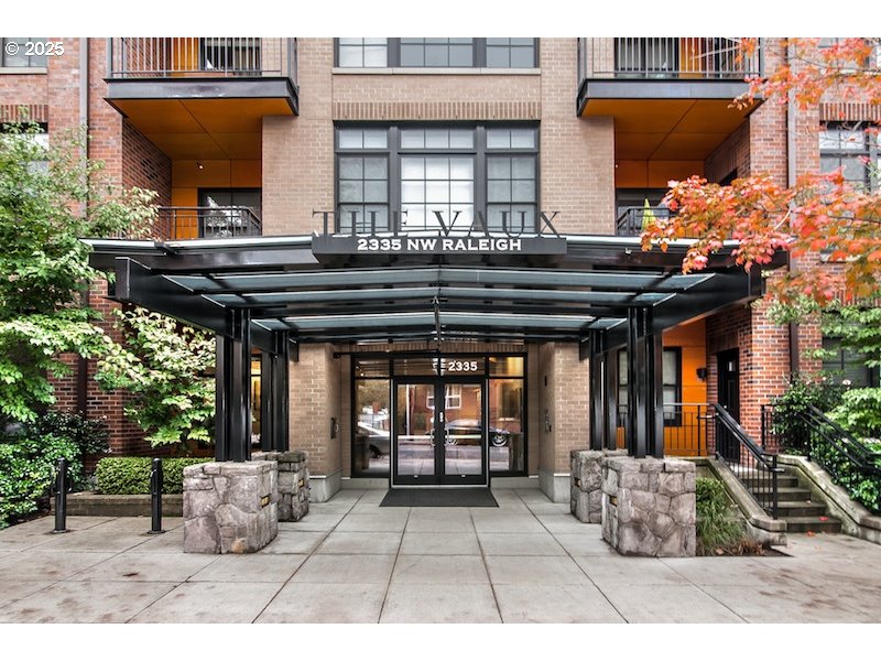 2335 Northwest Raleigh Street, Unit 123 Portland, OR 97210 - Photo 2 of 17
