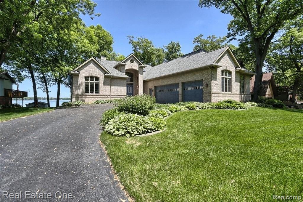 1621 Ridge Road Highland, MI 48356 - Photo 4 of 25 Front View of Home