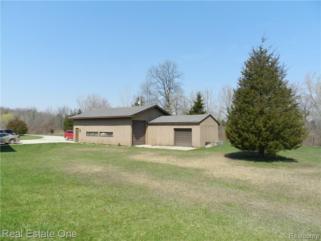 6910 Crandall Road Howell, MI 48855 - Photo 6 of 30 DSCN1902.JPG