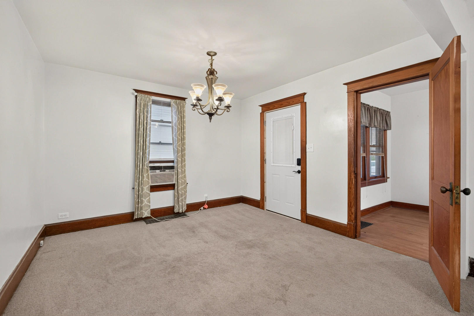 1913 10th Street Moline, IL 61265 - Photo 5 of 34