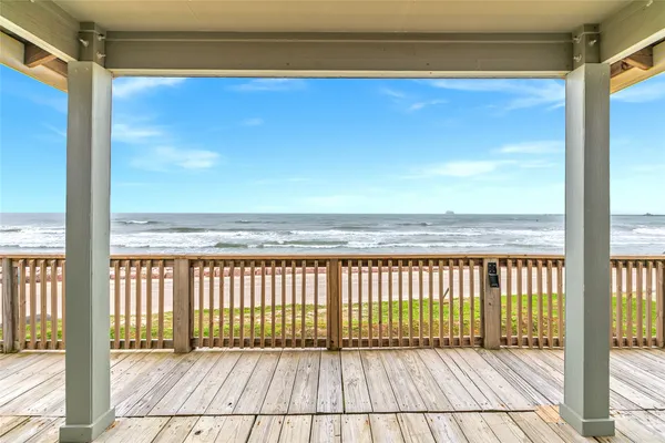 $499,999 | 902 Beach Drive, Surfside Beach, TX 77541