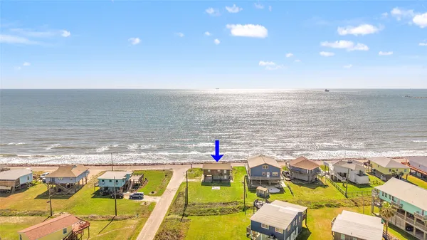 $499,999 | 902 Beach Drive, Surfside Beach, TX 77541
