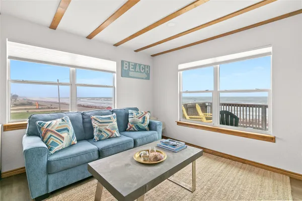 $499,999 | 902 Beach Drive, Surfside Beach, TX 77541