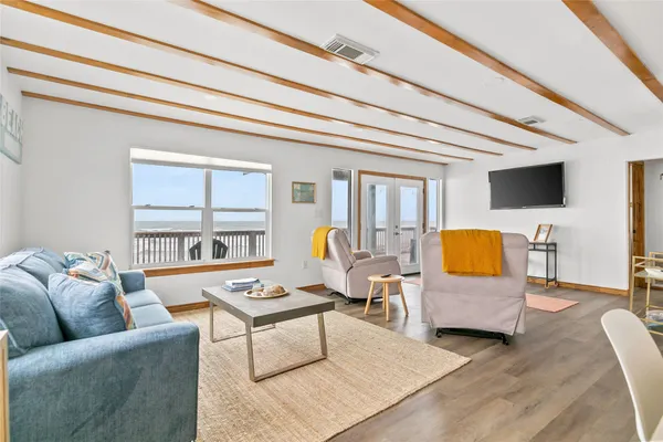 $499,999 | 902 Beach Drive, Surfside Beach, TX 77541