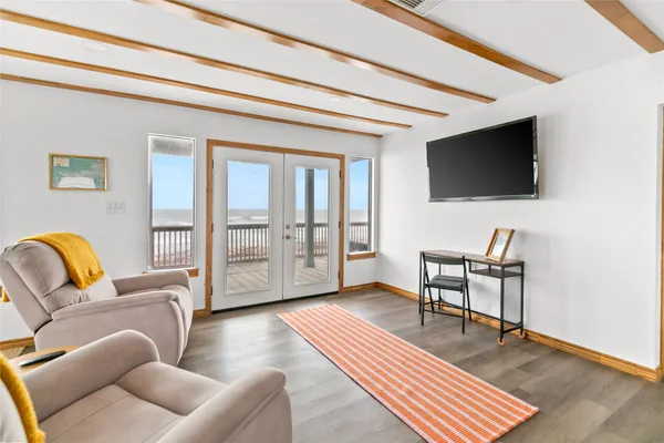 $499,999 | 902 Beach Drive, Surfside Beach, TX 77541