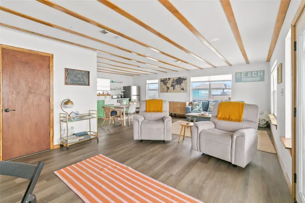 $499,999 | 902 Beach Drive, Surfside Beach, TX 77541