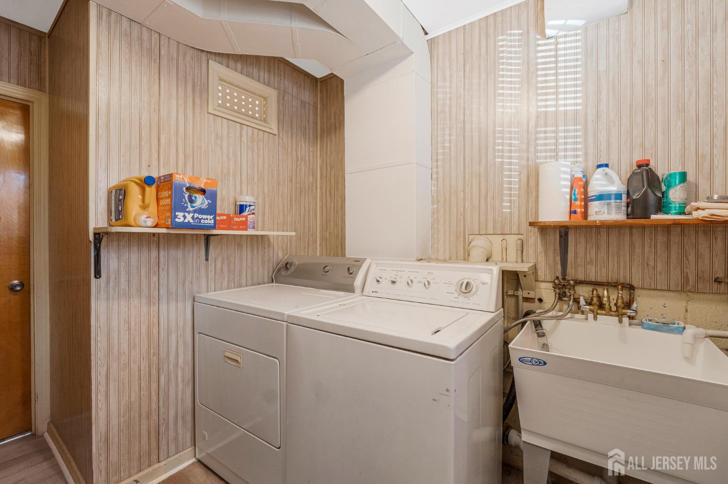 241 Cook Avenue Middlesex, NJ 08846 - Photo 26 of 33 a utility room with dryer and washer