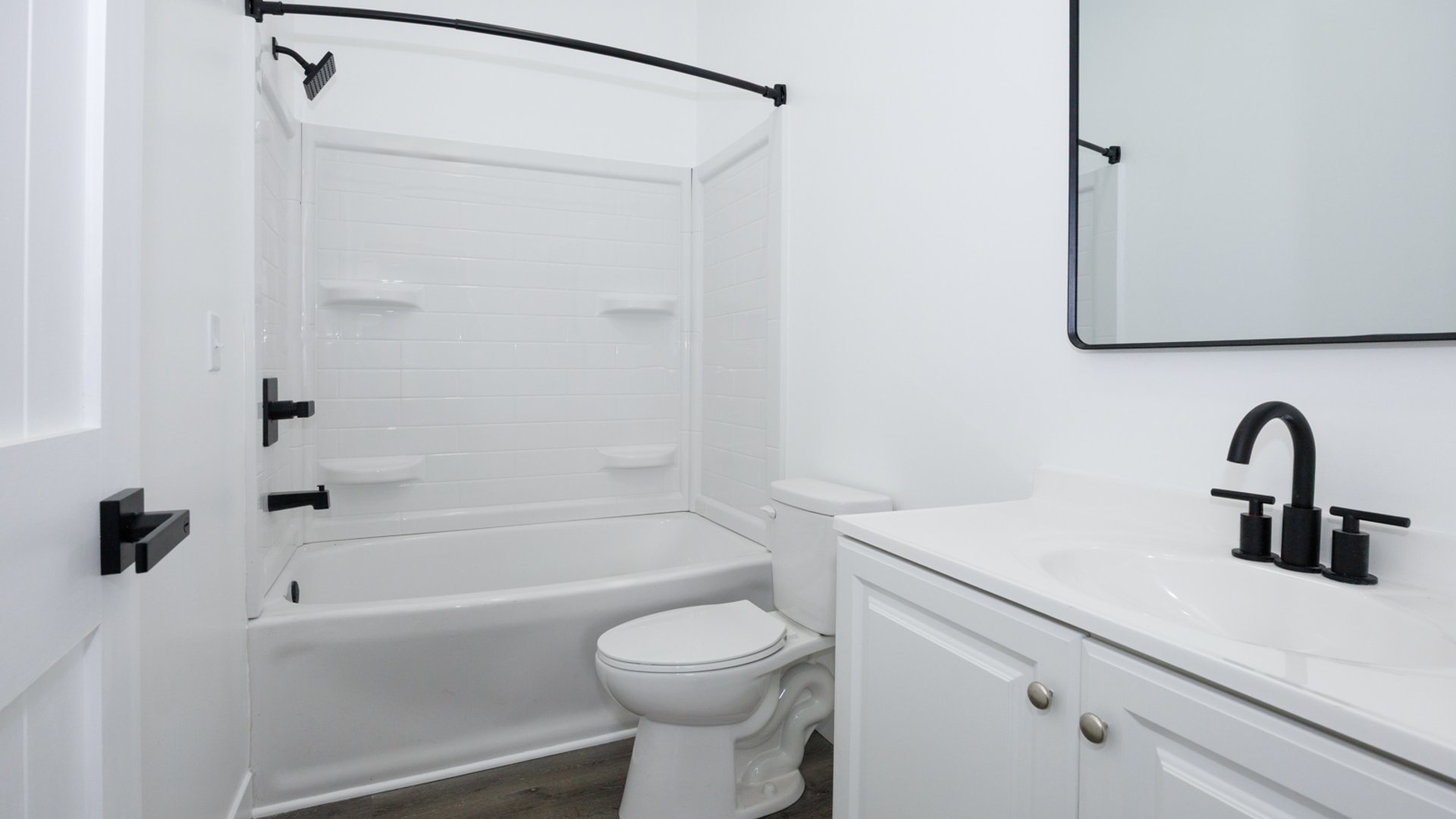 733 West Prairie Street Pontiac, IL 61764 - Photo 17 of 32 a bathroom with a sink toilet and shower
