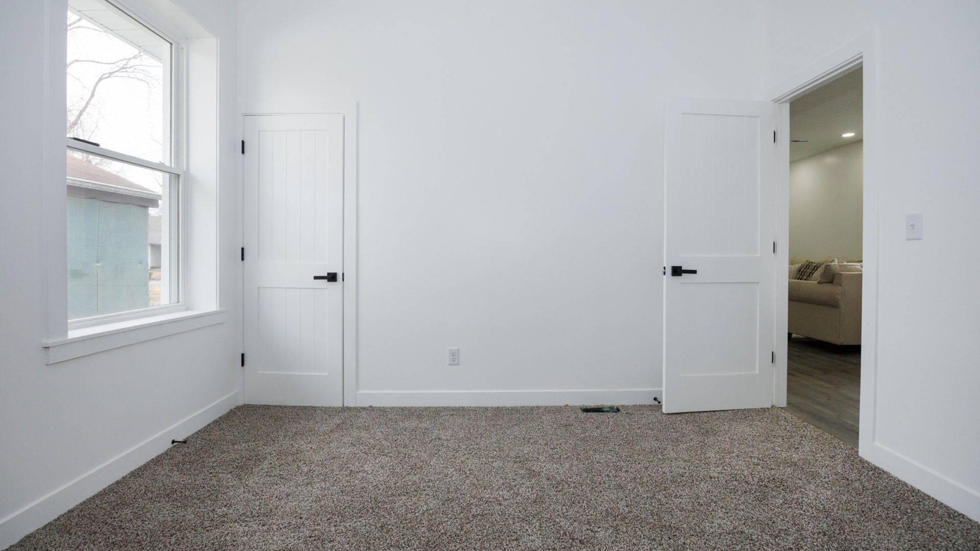 733 West Prairie Street Pontiac, IL 61764 - Photo 19 of 32 a view of an empty room with a window