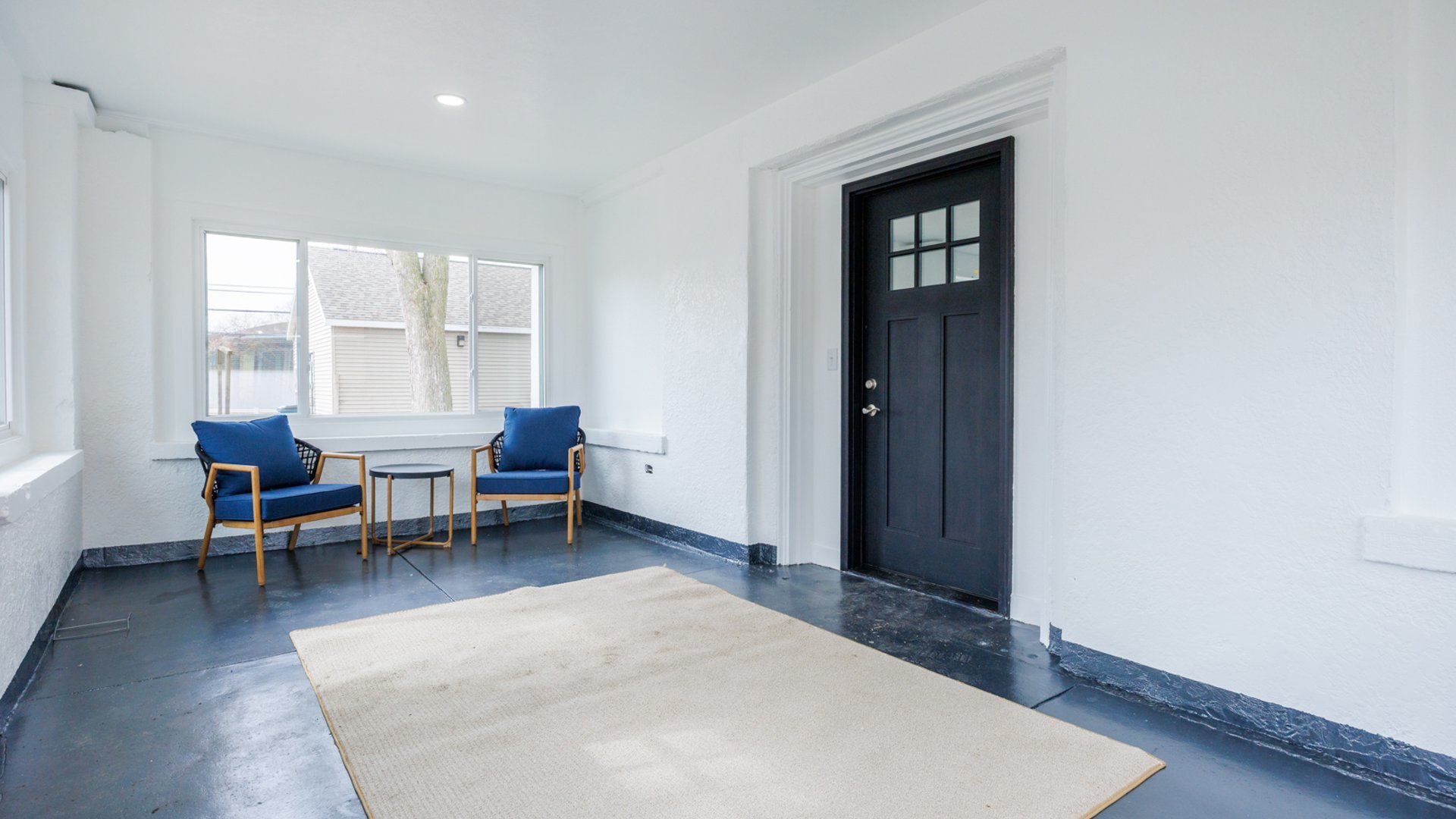 733 West Prairie Street Pontiac, IL 61764 - Photo 7 of 32 a living room with furniture a window and a table