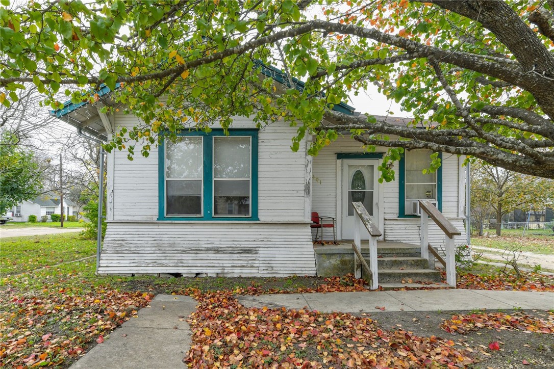 1401 West 7th Street Taylor, TX 76574 - Photo 1 of 1