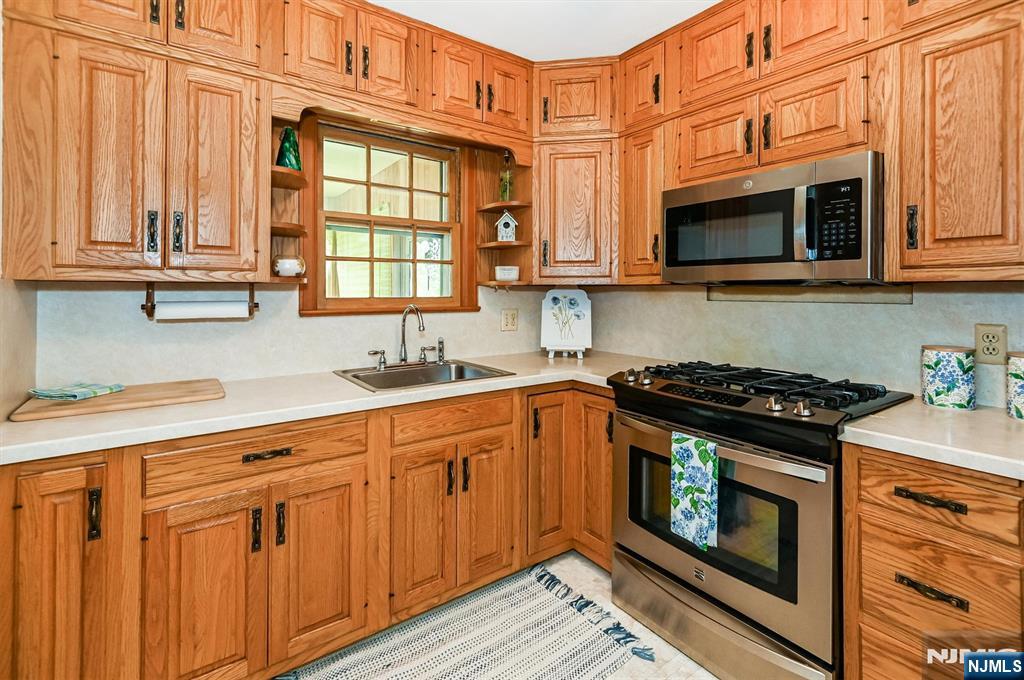 111 Jackson Avenue Wayne, NJ 07470 - Photo 9 of 27