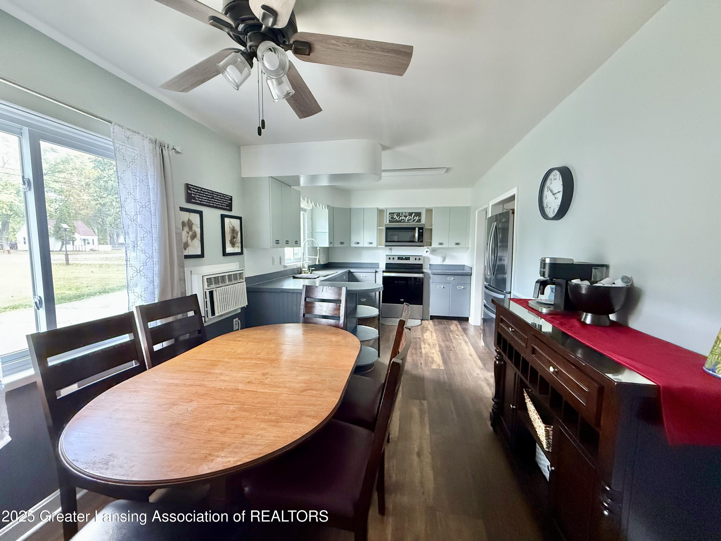 2701 West Holmes Road Lansing, MI 48911 - Photo 13 of 28 IMG_8564