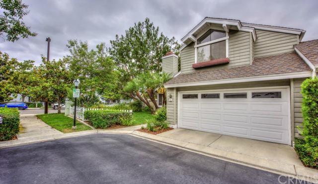 End-unit townhome in the Seasons community of Woodbridge