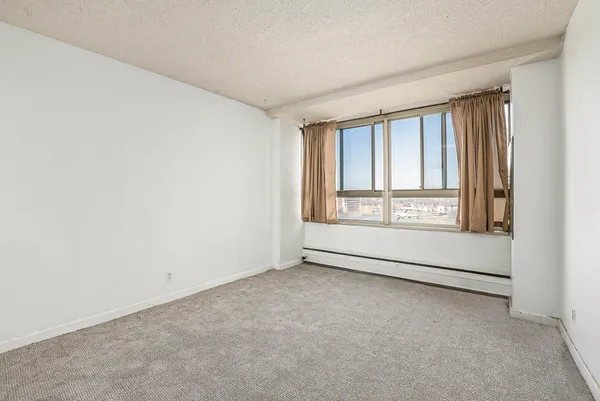 $67,000 | 8900 East Jefferson Avenue, Unit 1109, Detroit, MI 48214