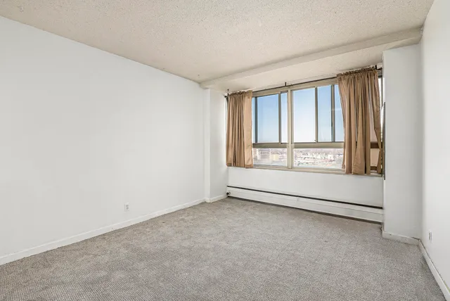 $67,000 | 8900 East Jefferson Avenue, Unit 1109, Detroit, MI 48214