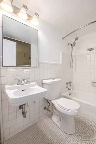 $67,000 | 8900 East Jefferson Avenue, Unit 1109, Detroit, MI 48214