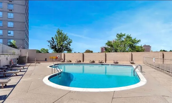 $67,000 | 8900 East Jefferson Avenue, Unit 1109, Detroit, MI 48214