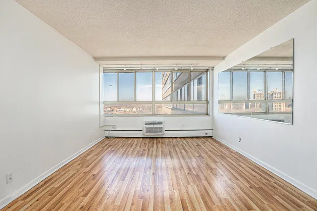 $67,000 | 8900 East Jefferson Avenue, Unit 1109, Detroit, MI 48214