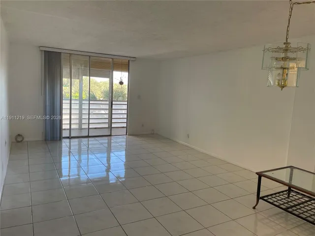 a view of a livingroom with furniture