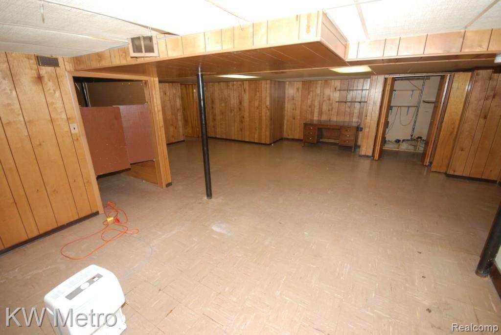19301 Stephens Road Eastpointe, MI 48021 - Photo 23 of 38 DSC_0058.jpg