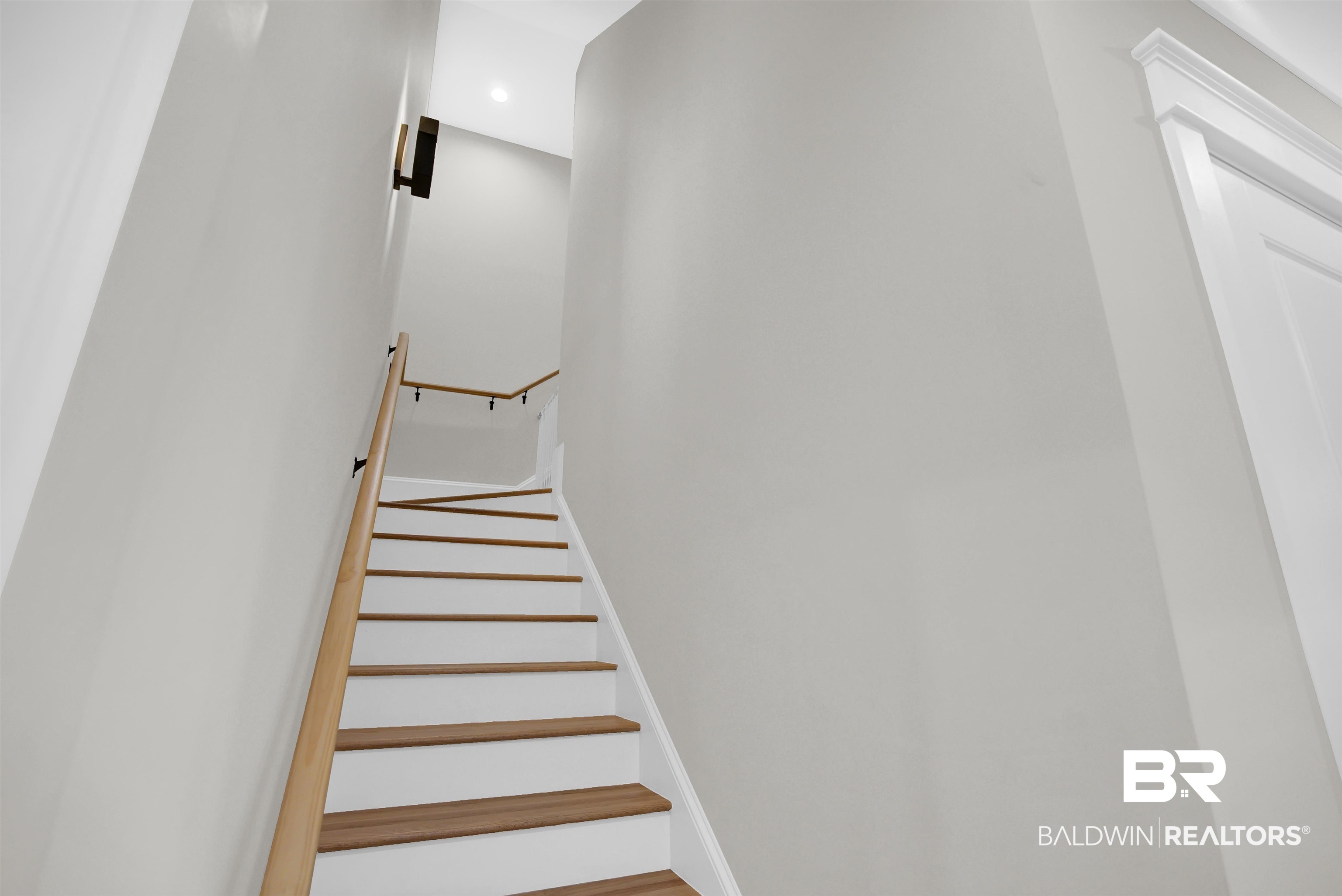10940 Atrium Avenue Fairhope, AL 36532 - Photo 38 of 43 View of staircase