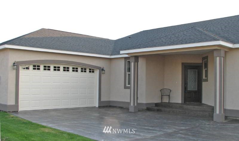 1128 Abbey Road Moses Lake, WA 98837 - Photo 1 of 13 Gallery Image 1