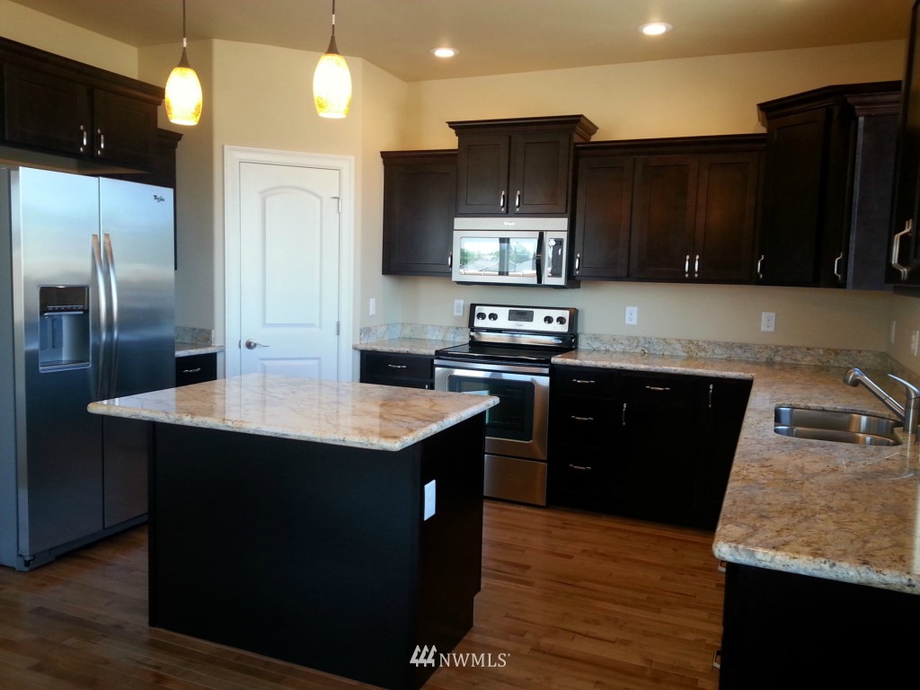 1128 Abbey Road Moses Lake, WA 98837 - Photo 2 of 13 Gallery Image 2