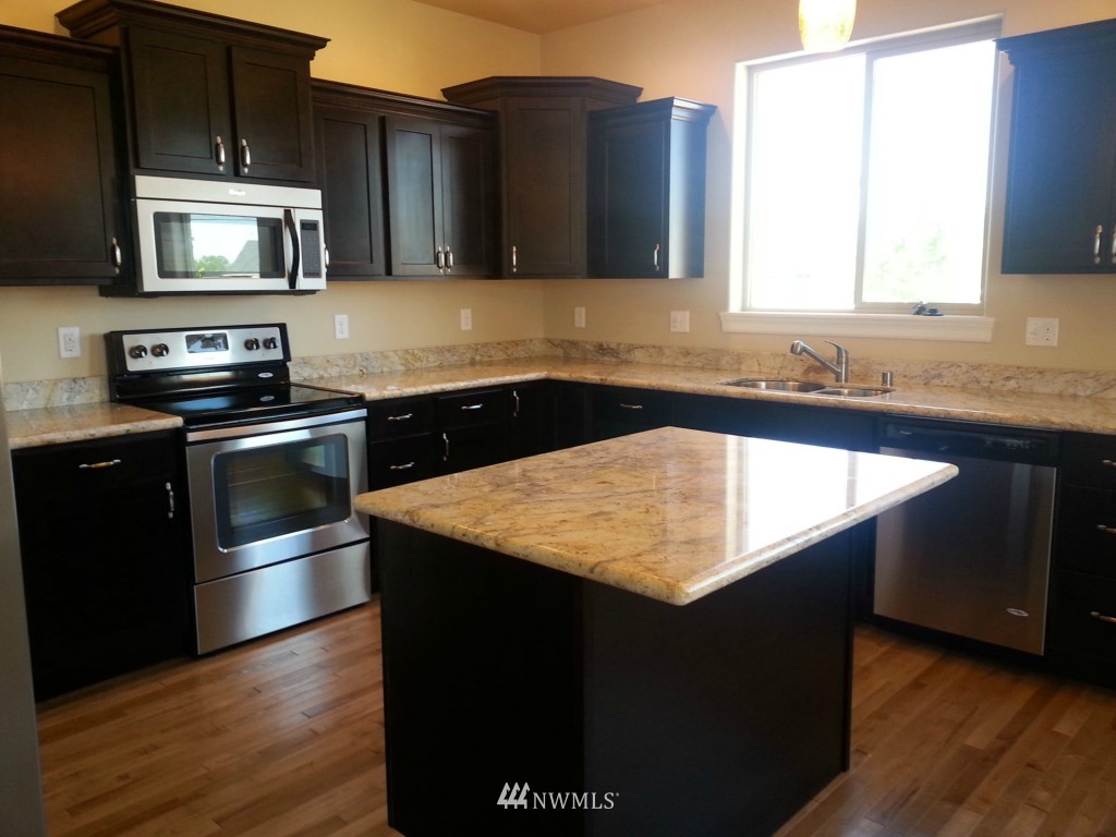 1128 Abbey Road Moses Lake, WA 98837 - Photo 3 of 13 Gallery Image 3