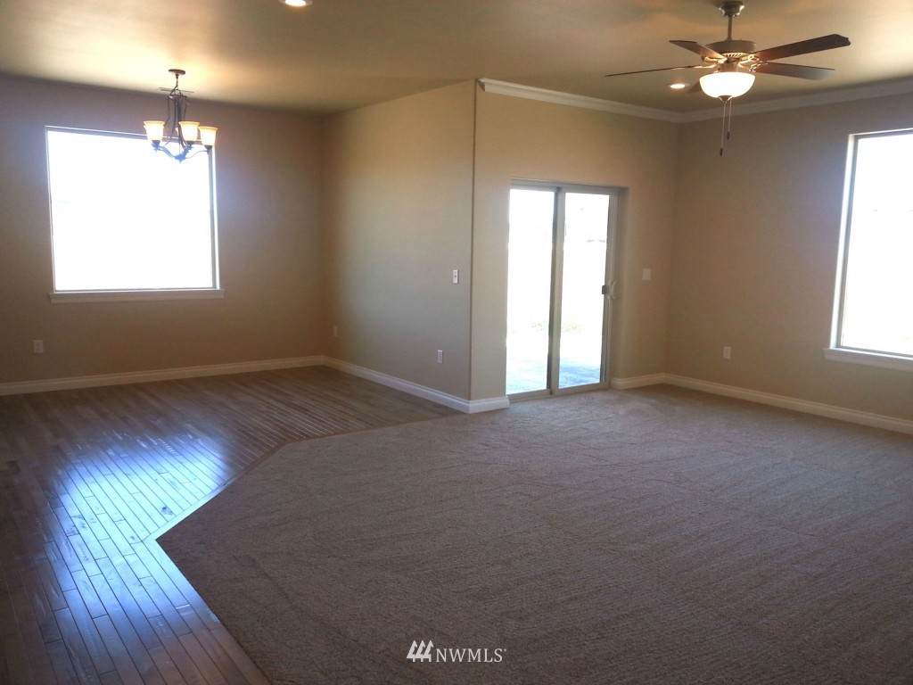 1128 Abbey Road Moses Lake, WA 98837 - Photo 6 of 13 Gallery Image 6