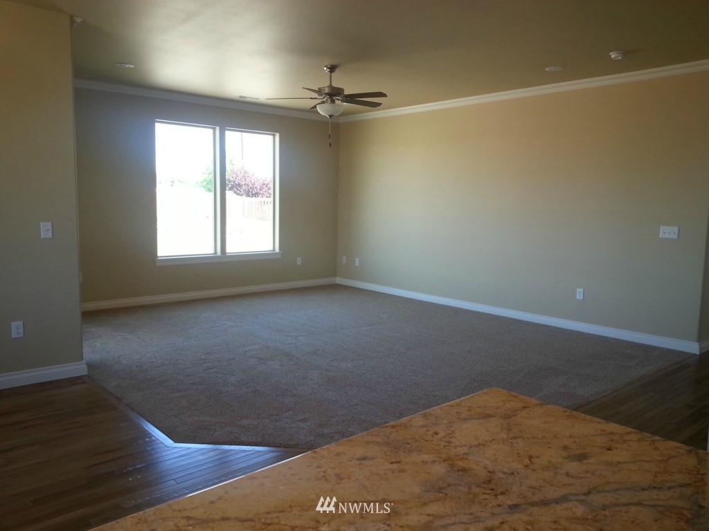 1128 Abbey Road Moses Lake, WA 98837 - Photo 7 of 13 Gallery Image 7