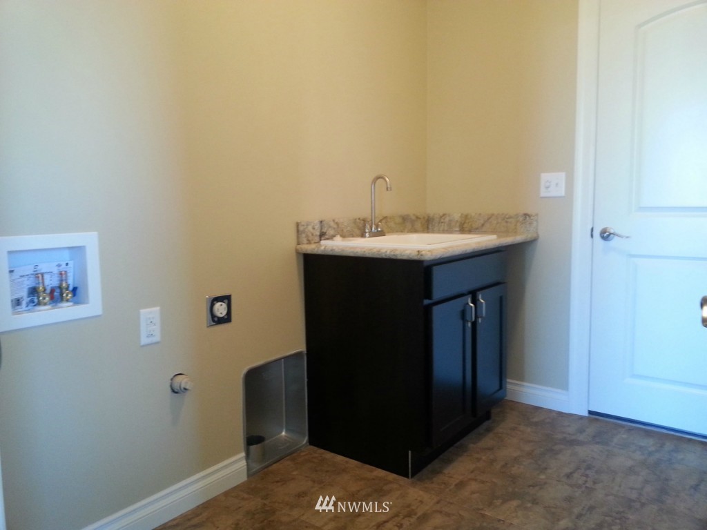 1128 Abbey Road Moses Lake, WA 98837 - Photo 8 of 13 Gallery Image 8