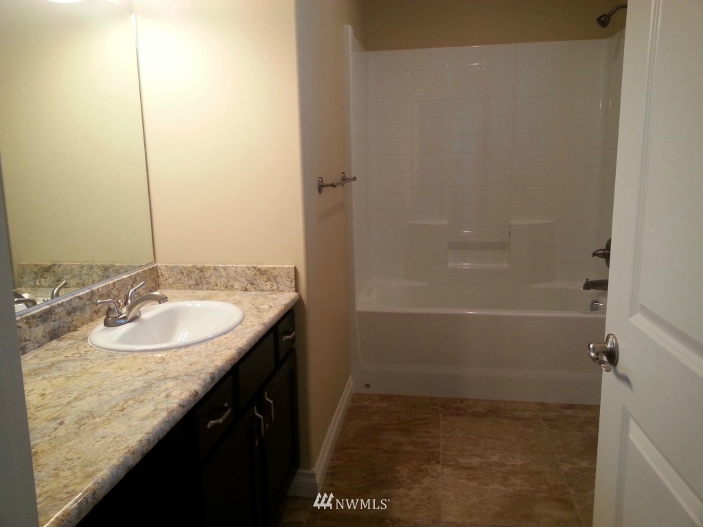 1128 Abbey Road Moses Lake, WA 98837 - Photo 9 of 13 Gallery Image 9
