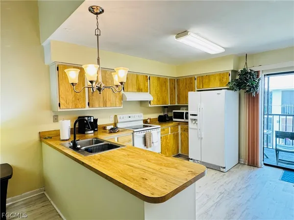 $3,400 | 4903 Vincennes Street, Unit 212, Cape Coral, FL 33904